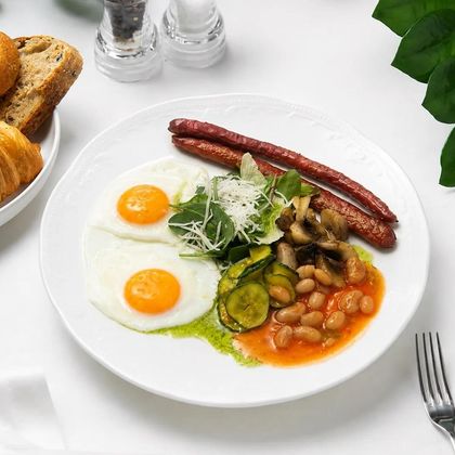 Английский завтрак с говяжьими колбасками