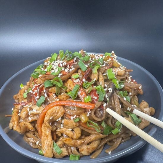 Удон с курицей (пшеничная лапша)