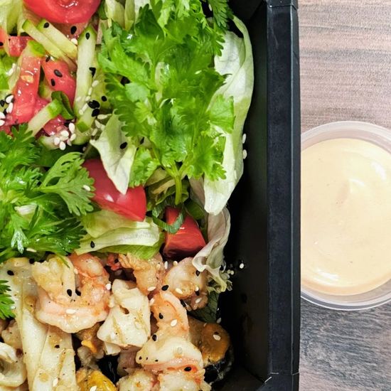 Салат с морепродуктами+соус дрессинг
