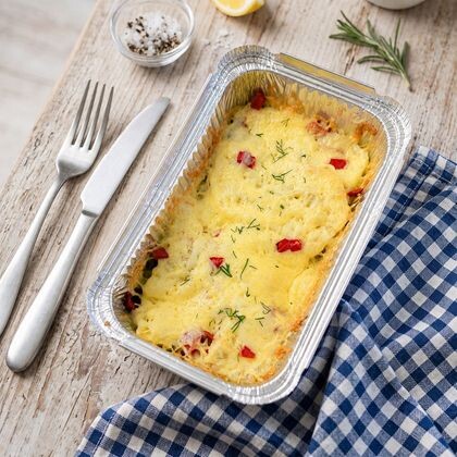 Вареники с картофелем, запеченные с сыром и соусом