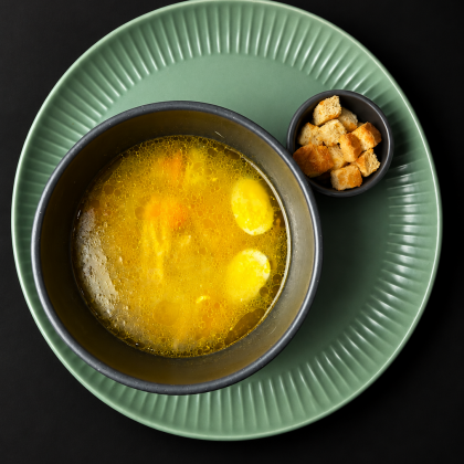 Куриный супчик с перепелинным яйцом