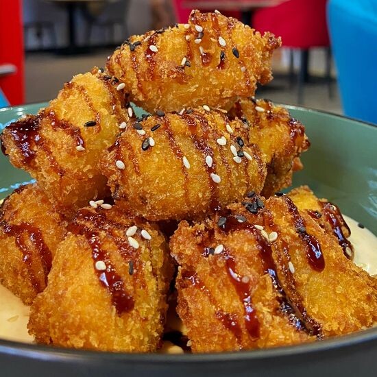 Баклажаны с кремом из сыра и соусом унаги
