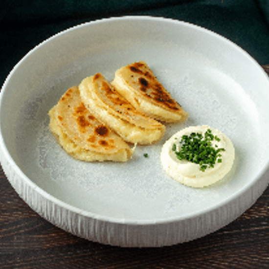 Кыстыбый с кремом из брынзы