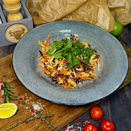 Салат Коул Слоу с курицей