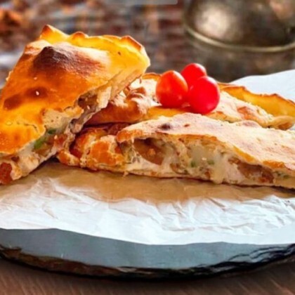 Кальцоне с курицей и грибами