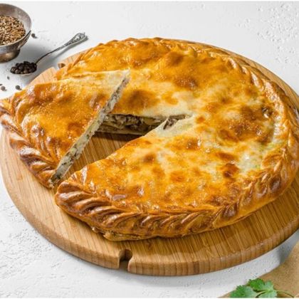 Пирог закрытый с курицей и луком