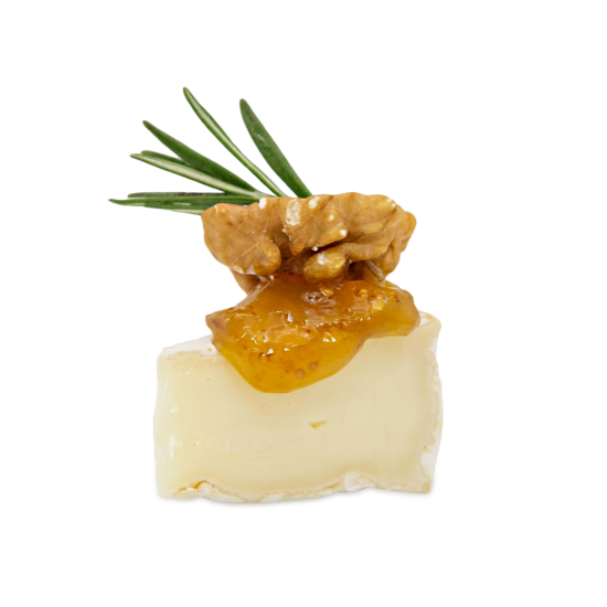 Канапе камамбер с инжиром и орехом