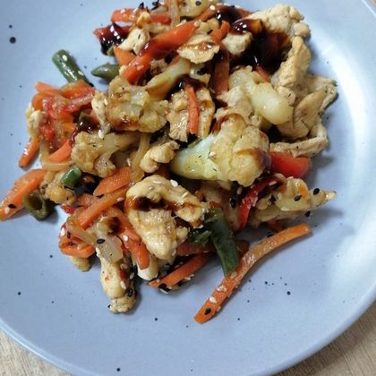 Курица с овощами под соусом Терияки