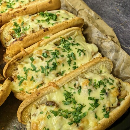 Хот-дог"Жульен с курицей и грибами"