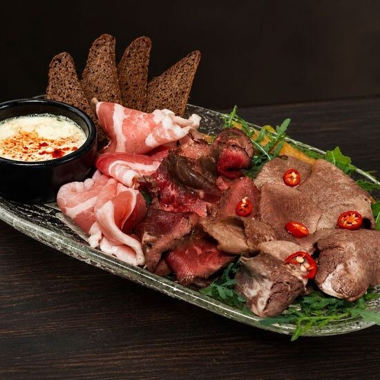 Мясная тарелка