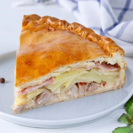 Сливочный пирог с картофелем, свининой и беконом