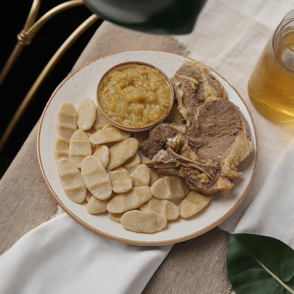 Ахьар-галнаш (кукурузные галушки с мясом).