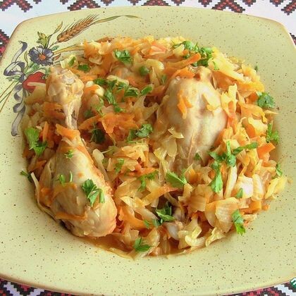 Капуста тушеная с куриной голенью