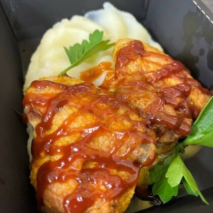 Куриные крылышки в соусе барбекю с пюре
