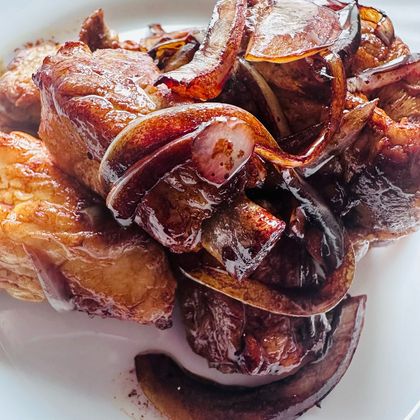 #55 Рёбрышки свиные с луком и чесноком
