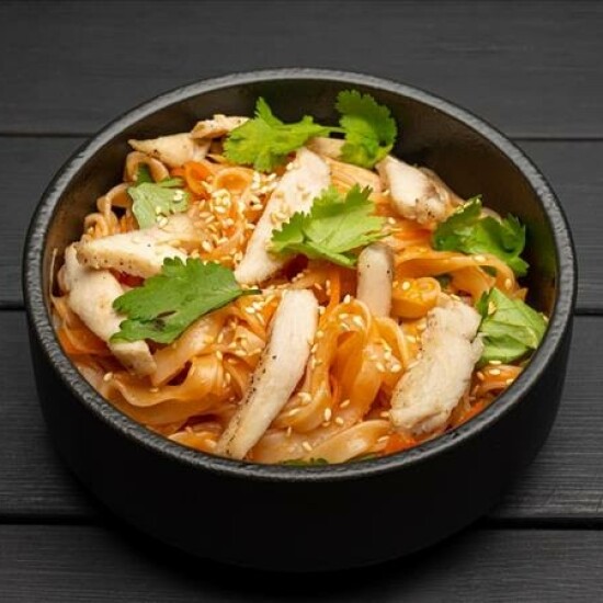 Рисовая лапша с курицей