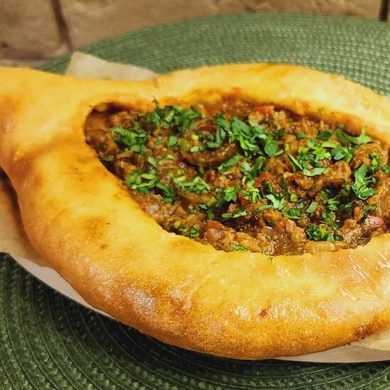 Хачапури по-аджарски с чашушули