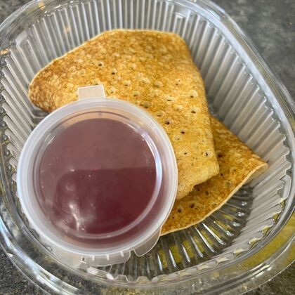 Блины с черничным джемом