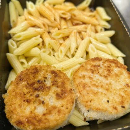 Котлетки из индейки с макаронами