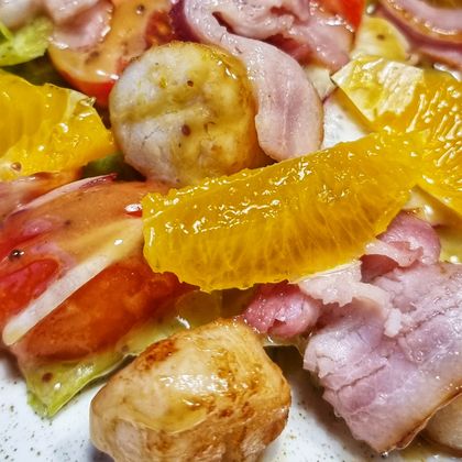 Салат с гребешком и беконом