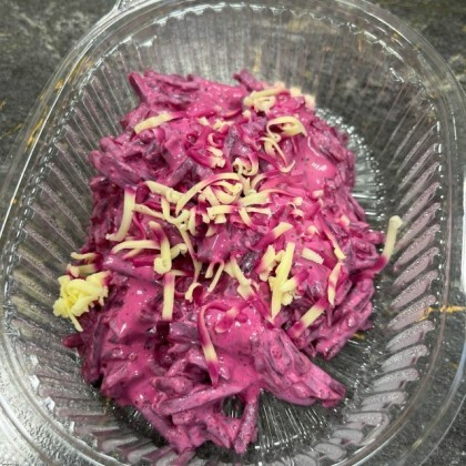 Запеченная свекла в ореховом соусе с чесноком и сыром