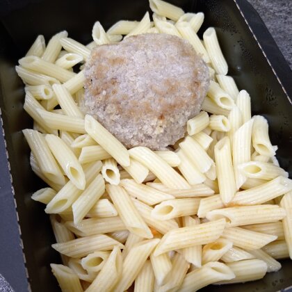 Котлета из говядины  с макаронами