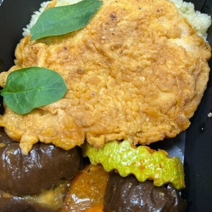 Куриная отбивная в кляре с кус-кусом и овощами