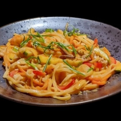 Удон с морепродуктами со сливочным соусом том ям