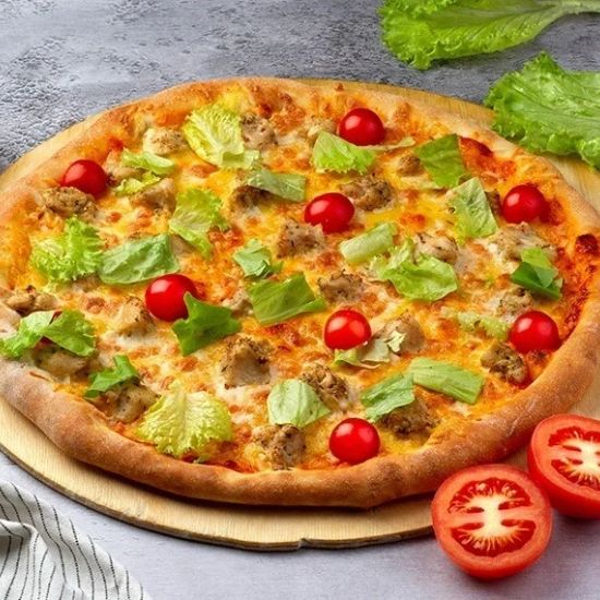 Пицца «Цезарь с курицей»