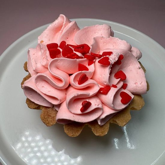 Корзиночка со сливочным кремом и ягодным конфи