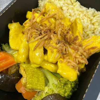 Курица карри с булгуром и печеными овощами