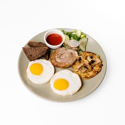 Завтрак с мясной колбаской