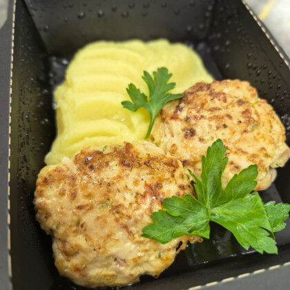 Рубленые куриные колеты с пюре