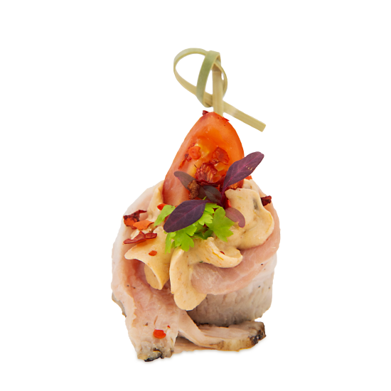 Канапе с бужениной и вяленым томатом