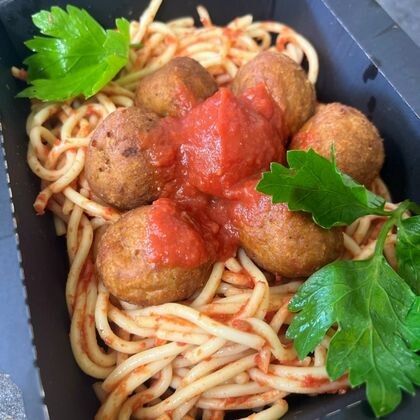 Мясные фрикадельки в соусе "Пицца" со спагетти