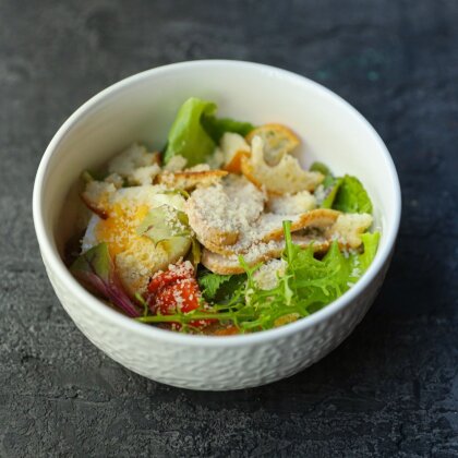 Салат с куриным филе и печеным перцем, 130 гр