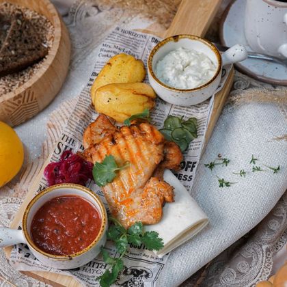 Куриное бедро на гриле с картофелем