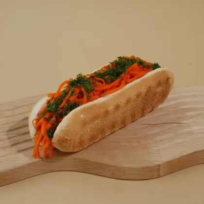 Хот-дог с корейской морковкой