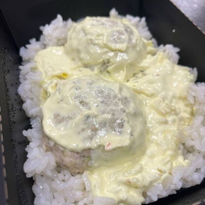 Куриные тефтели в сливочном соусе с рисом