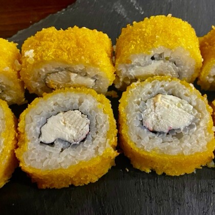 Жареный ролл с крабом