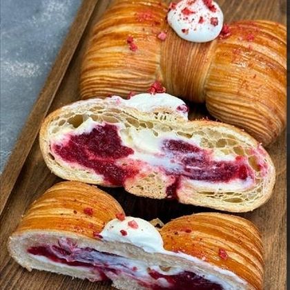 Бант с малиной