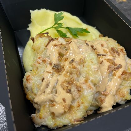Котлеты из курицы и кабачка с пюре