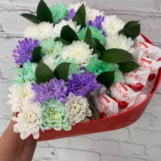 Коробка сердце Цветы и Рафаэлло