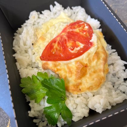Рыбная котлета под моцареллой с рисом