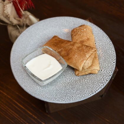 Блинчики с мясом и сметаной