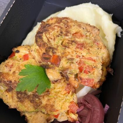 Кабачковые котлеты с курицей с пюре