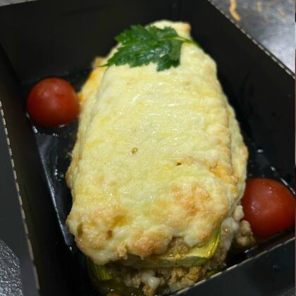 Сэндвич из кабачка с мясной начинкой под сырной шапочкой