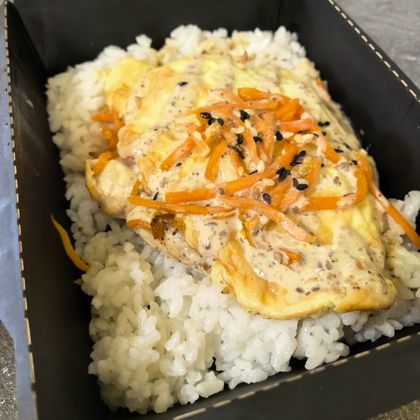 Запеченное куриное филе по-корейски с рисом