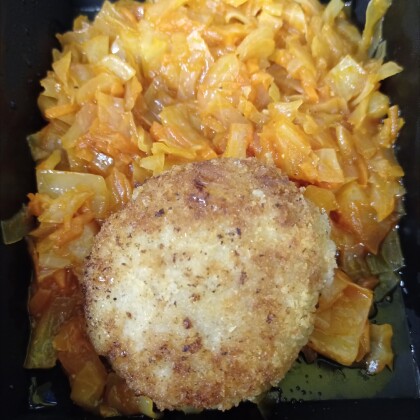 Мясные биточки с тушеной капустой