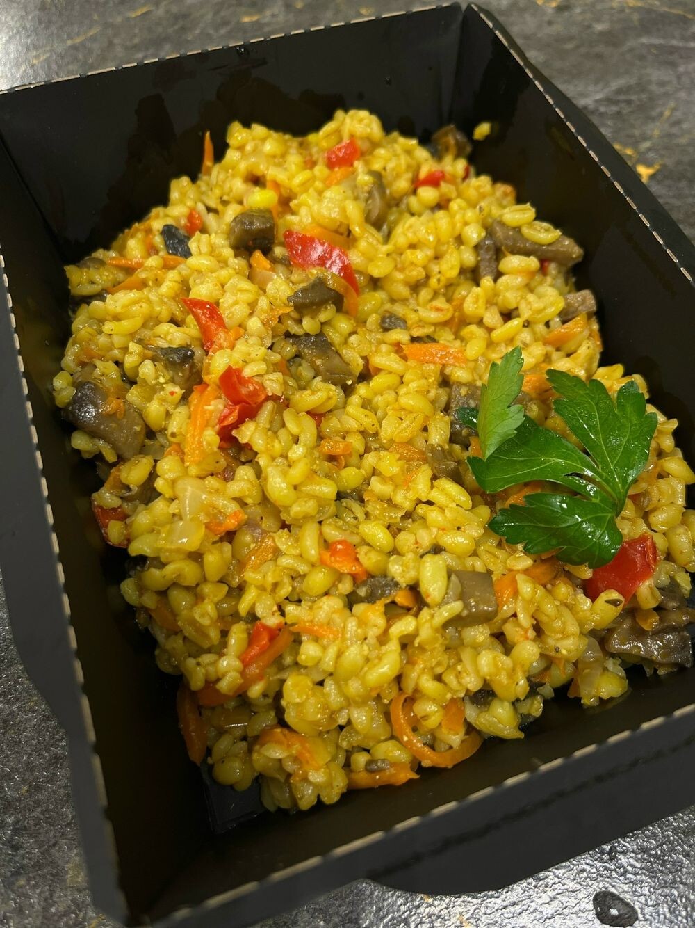 Плов из булгура с грибами со свининой